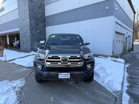 Used 2019 Toyota Tacoma Limited image 10