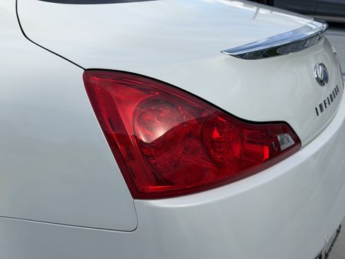 Used 2010 INFINITI G37 Journey w/ Premium Pkg image 9