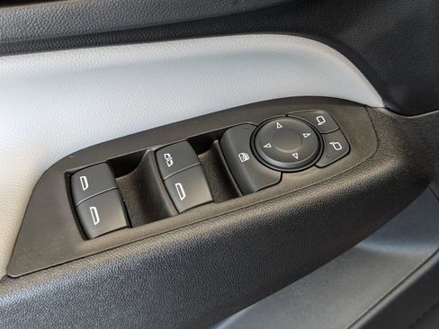 Used 2023 Chevrolet Equinox LS FWD image 19