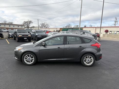 Used 2018 Ford Focus SE w/ Cold Weather Package image 5