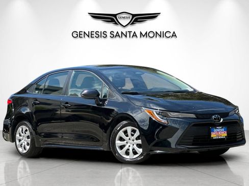 Used 2025 Toyota Corolla LE FWD image 2