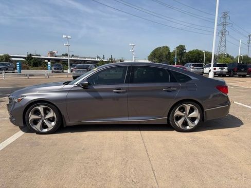 Used 2018 Honda Accord Touring image 3