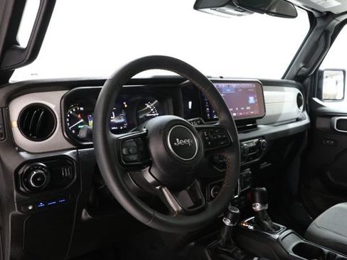 Used 2024 Jeep Wrangler Unlimited AWD/4WD image 16