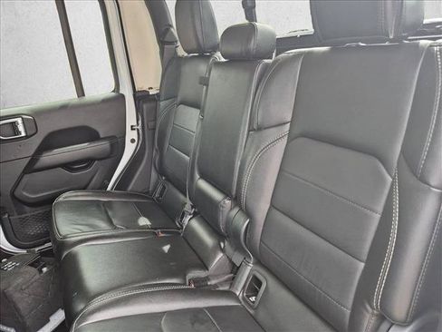 Used 2020 Jeep Gladiator Overland AWD/4WD image 18