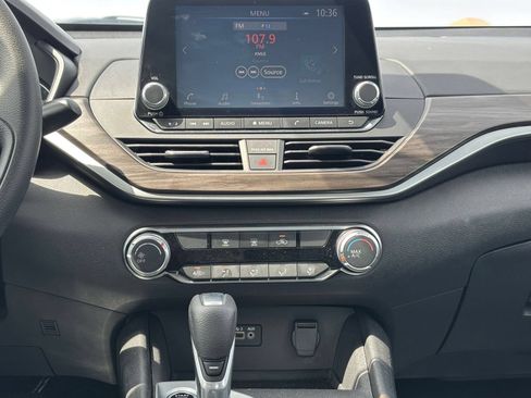 Used 2025 Nissan Altima 2.5 SV FWD image 17