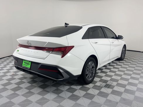 Used 2024 Hyundai Elantra SEL image 9