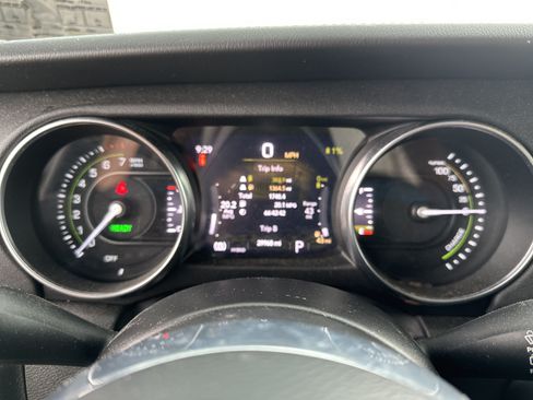 Used 2023 Jeep Wrangler Unlimited Rubicon 4xe w/ Cold Weather Group AWD/4WD image 21