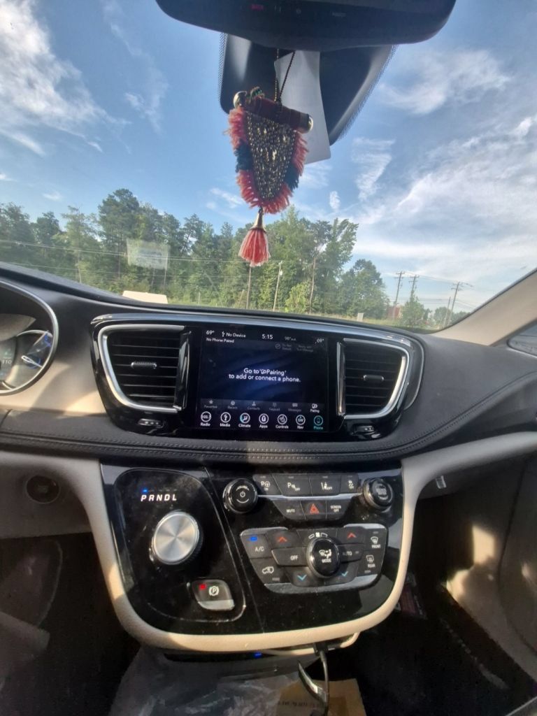 Used 2018 Chrysler Pacifica Limited w/ Advanced Safetytec Group FWD image 7