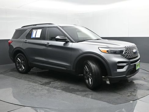 Used 2022 Ford Explorer XLT w/ Equipment Group 202A image 7