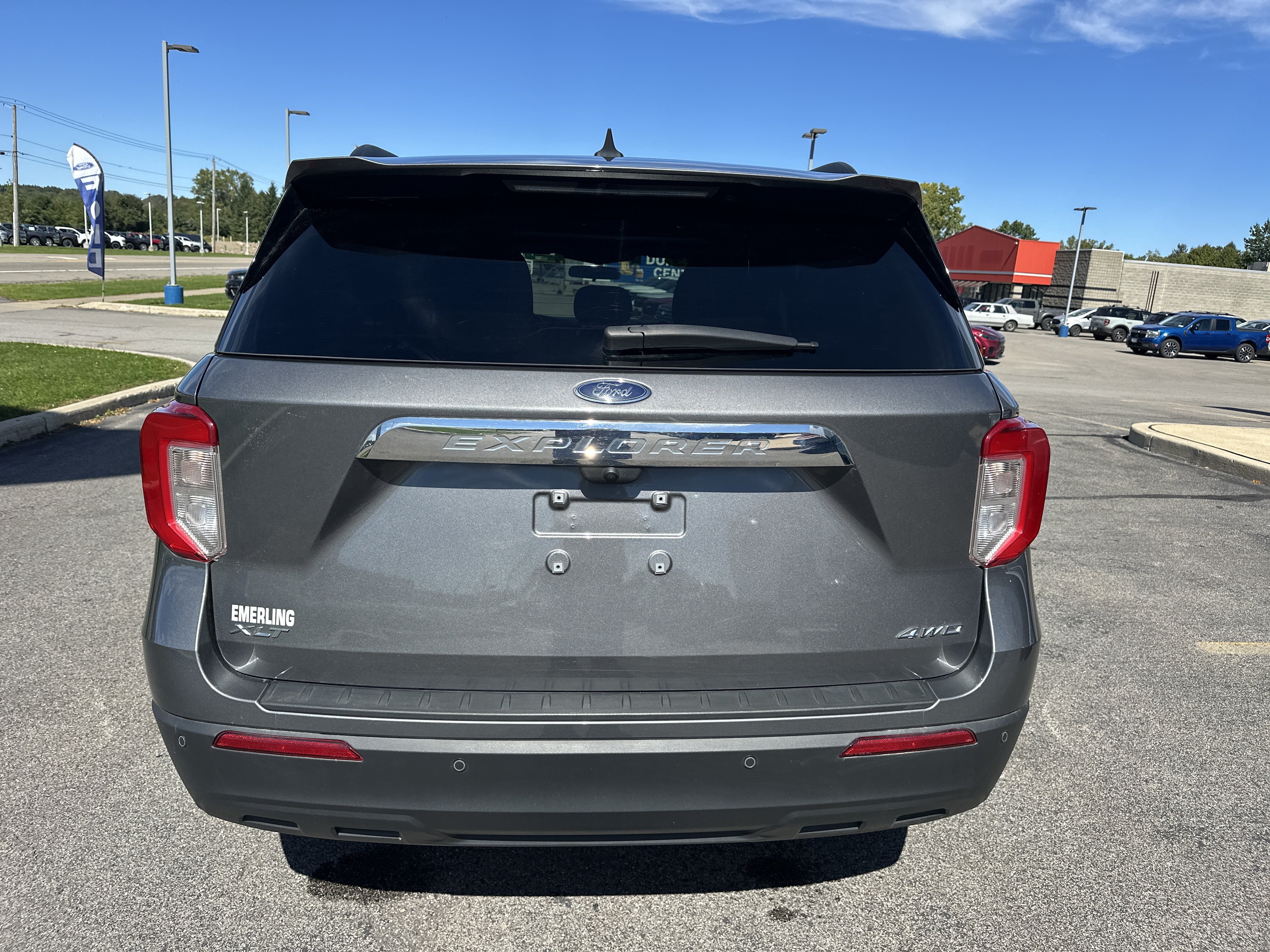 Used 2023 Ford Explorer XLT AWD/4WD image 15
