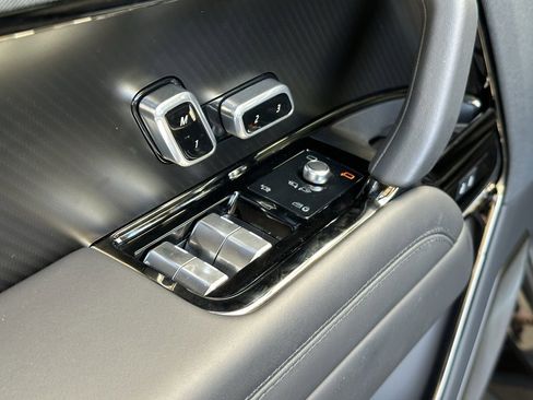 Used 2024 Land Rover Range Rover Sport image 11