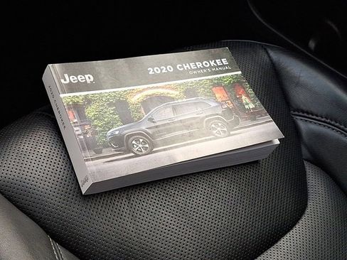 Certified 2020 Jeep Cherokee Latitude Lux w/ Quick Order Package 26H Lux image 29