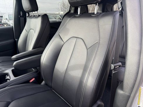 New 2026 Chrysler Pacifica Select image 27