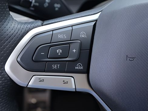 Certified 2025 Volkswagen Tiguan SE R-Line AWD/4WD image 22