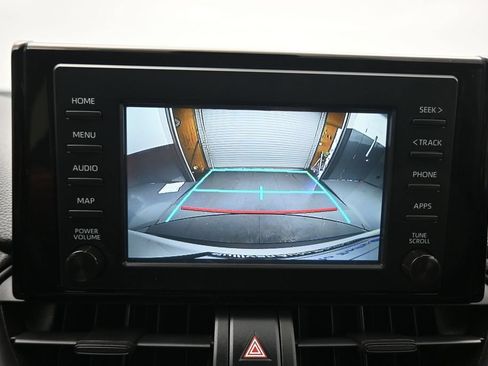 Used 2019 Toyota RAV4 LE FWD image 18