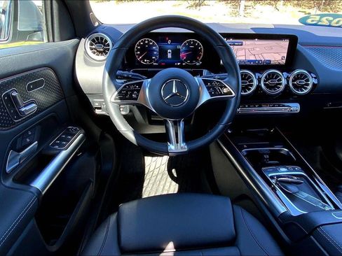 Used 2025 Mercedes-Benz GLA 250 4MATIC image 5