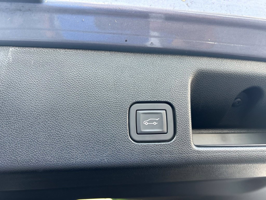 Used 2024 Chevrolet Equinox EV RS FWD image 32