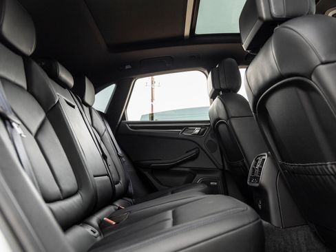 Certified 2024 Porsche Macan S image 41