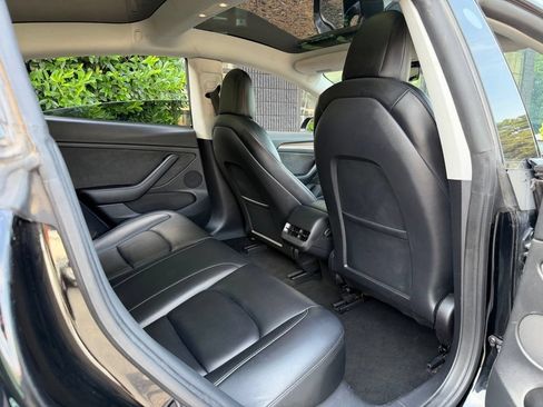 Used 2022 Tesla Model 3 Long Range AWD/4WD image 37