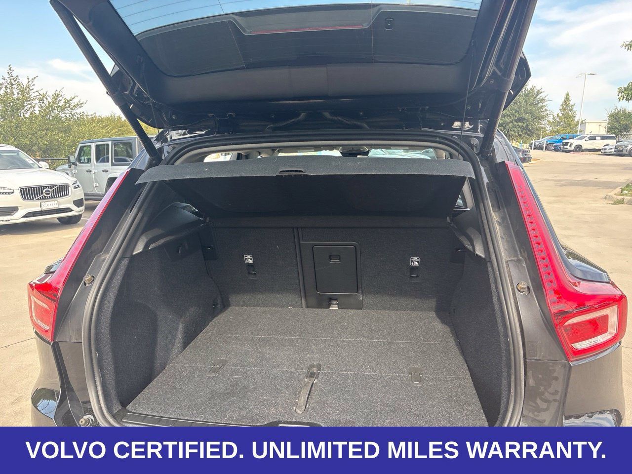 Used 2024 Volvo XC40 B5 Plus w/ Climate Package AWD/4WD image 12