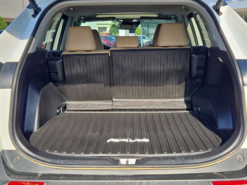 Used 2023 Toyota RAV4 XLE Premium image 12