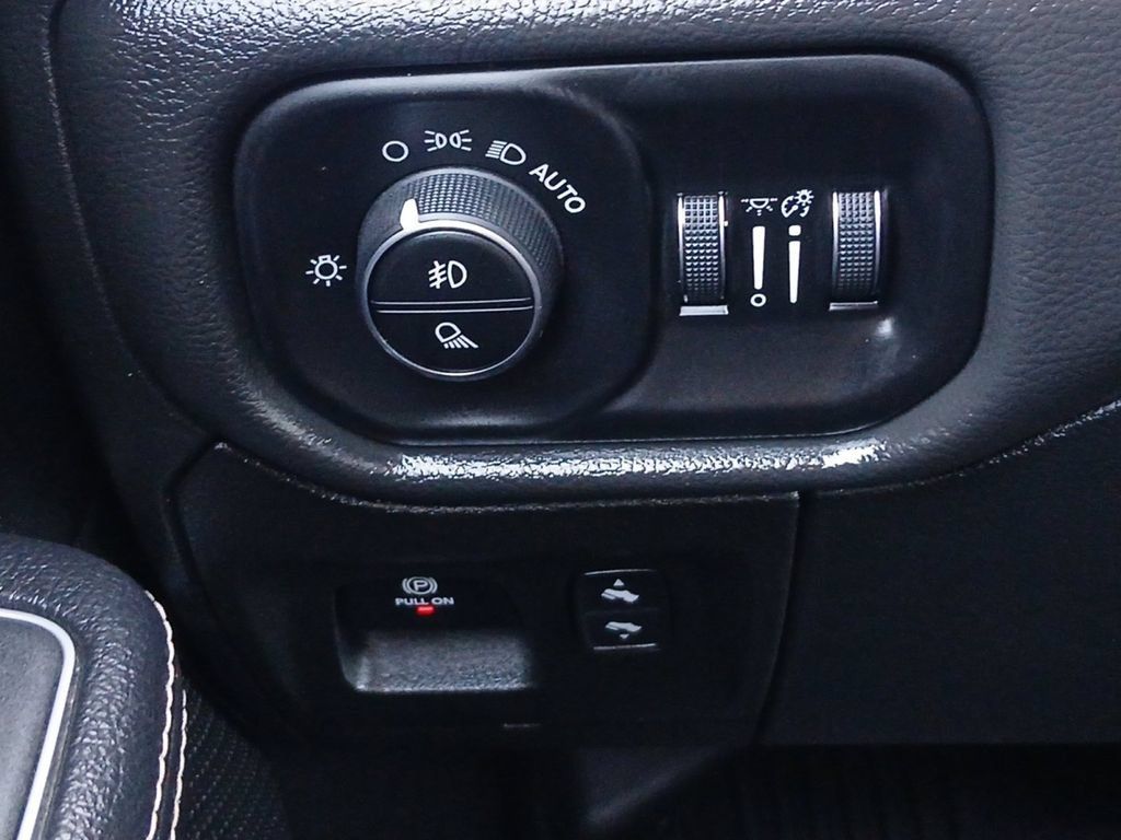 Used 2021 RAM 1500 Laramie w/ Sport Appearance Package AWD/4WD image 12
