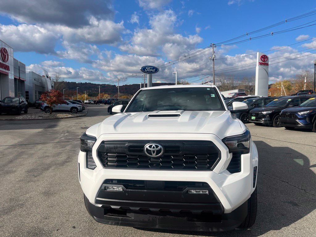 Used 2024 Toyota Tacoma TRD Sport w/ TRD Sport Upgrade Package AWD/4WD image 2