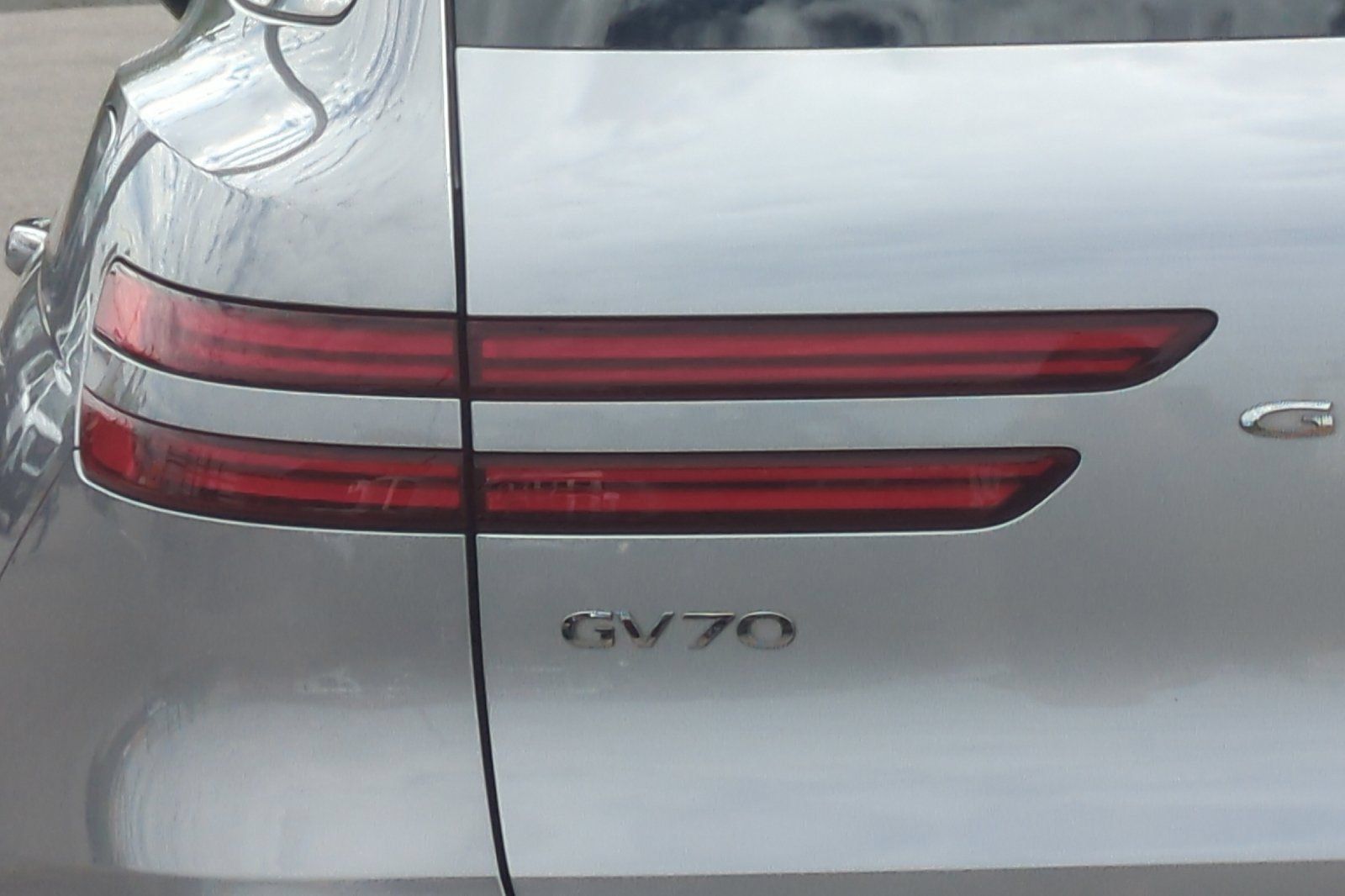 Used 2022 Genesis GV70 3.5T Sport AWD/4WD image 49