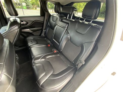 Used 2019 Jeep Cherokee Latitude Plus FWD image 23