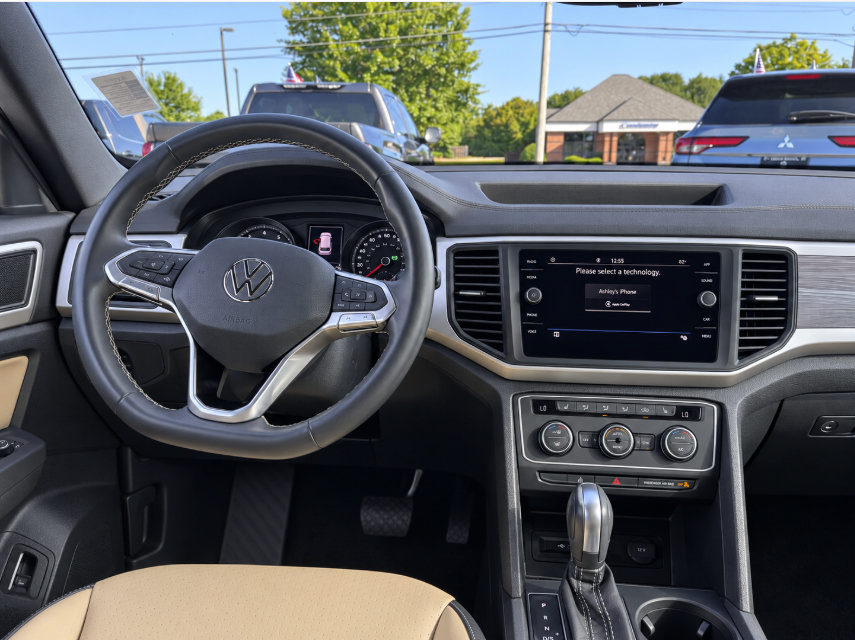 Certified 2021 Volkswagen Atlas Cross Sport SE w/ Panoramic Sunroof Package FWD image 9