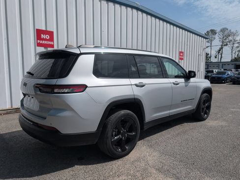 Used 2024 Jeep Grand Cherokee L Laredo RWD image 8