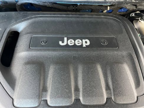 Used 2020 Jeep Cherokee Trailhawk w/ Cold Weather Group image 10