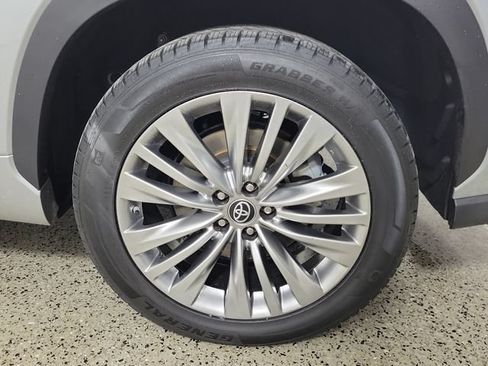 Used 2023 Toyota Highlander Platinum FWD image 8