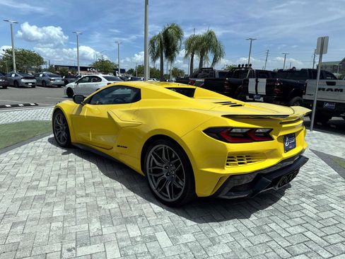 Used 2025 Chevrolet Corvette Z06 RWD image 13
