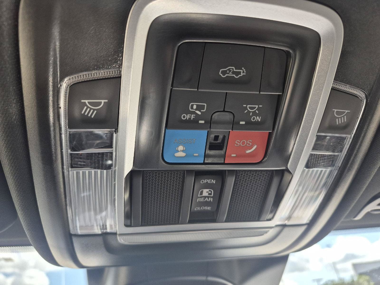 Used 2026 RAM 2500 Laramie AWD/4WD image 8