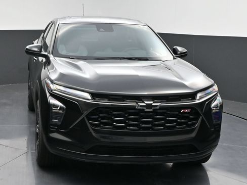 Used 2026 Chevrolet Trax RS w/ Sunroof Package FWD image 2