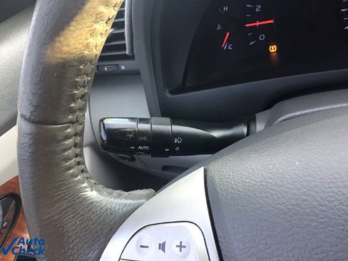 Used 2010 Toyota Camry image 32