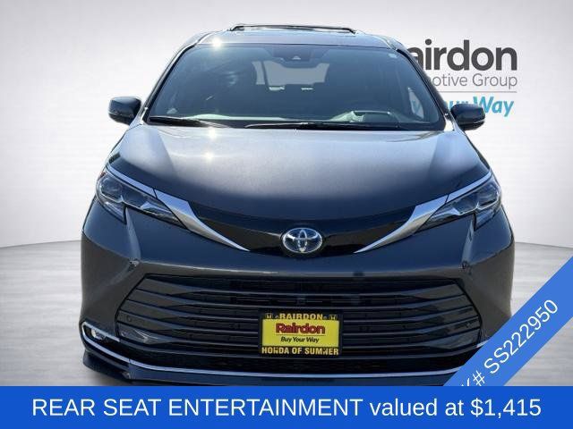Used 2025 Toyota Sienna Platinum AWD/4WD image 2