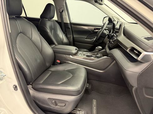 Used 2021 Toyota Highlander Limited FWD image 13