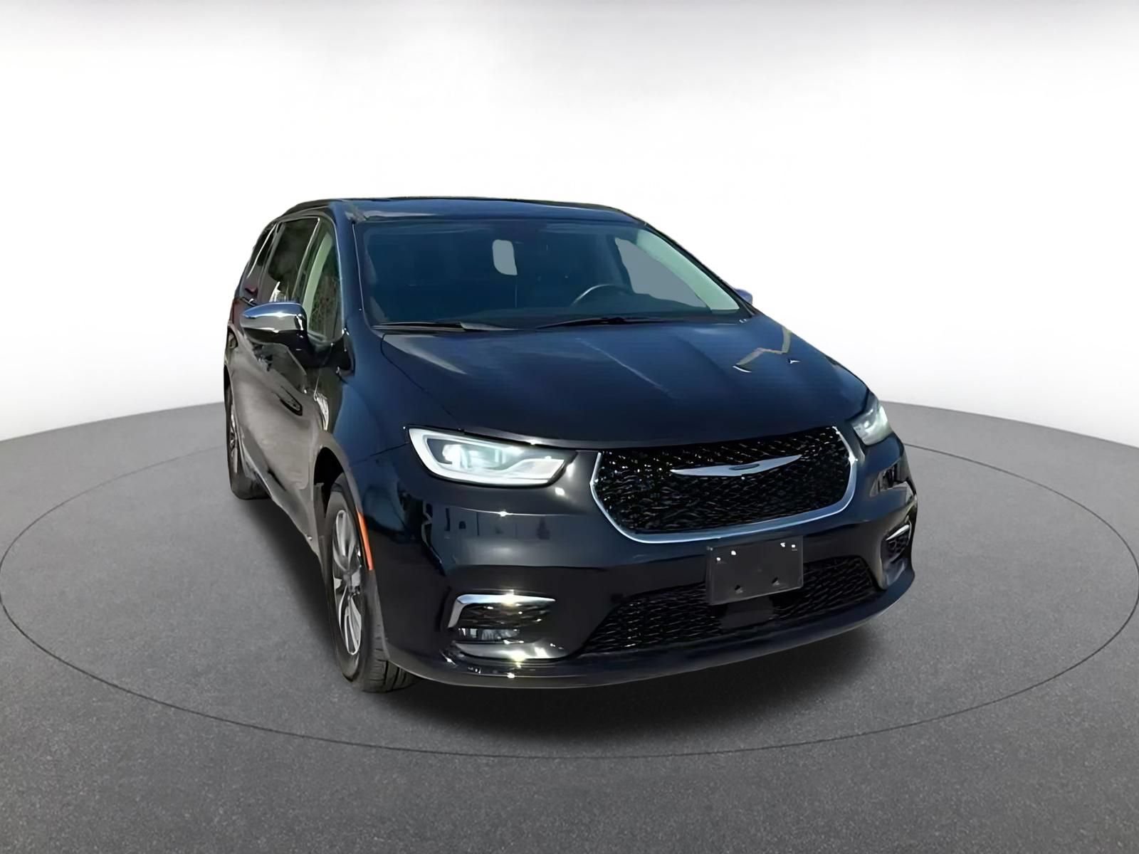 Used 2023 Chrysler Pacifica Limited FWD image 3
