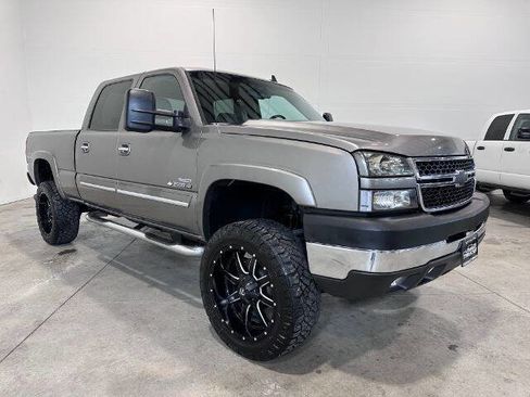 Used 2007 Chevrolet Silverado 2500 LT w/ Heavy-Duty Power Package image 4