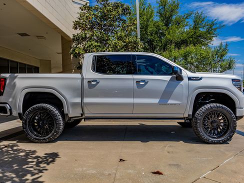 Used 2025 GMC Sierra 1500 Denali w/ Denali Reserve Package image 11