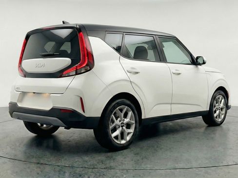 Used 2025 Kia Soul LX w/ LX Technology Package FWD image 9