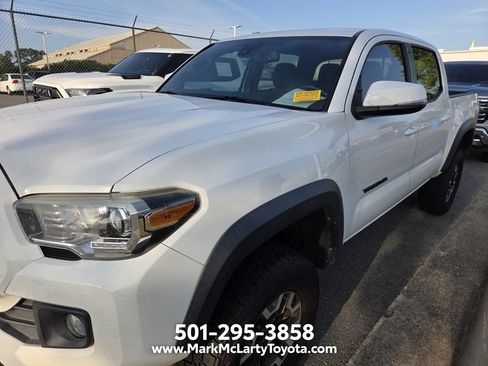 Used 2019 Toyota Tacoma TRD Off-Road AWD/4WD image 8