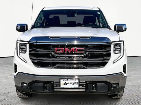 Used 2025 GMC Sierra 1500 SLT image 2