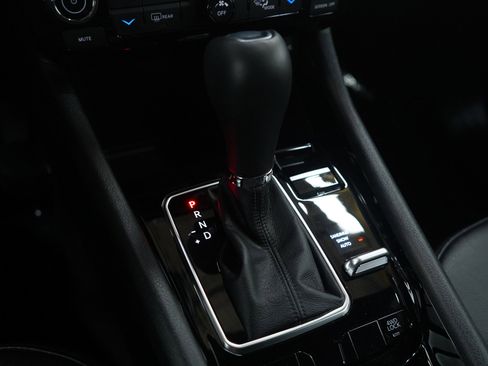 Used 2024 Jeep Compass Limited image 23