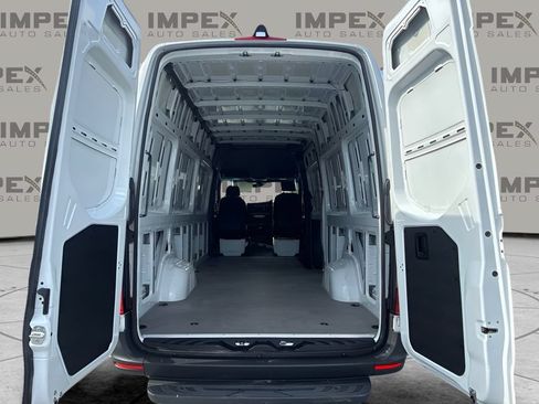 Used 2025 Mercedes-Benz Sprinter 2500 image 22