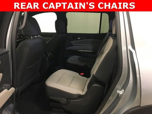 Used 2025 Chevrolet Traverse LT image 17