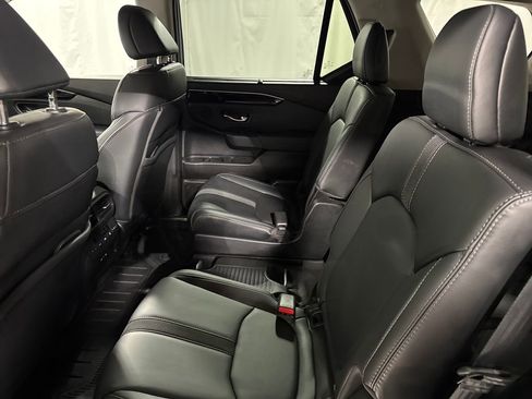 Used 2024 Honda Pilot Touring image 5