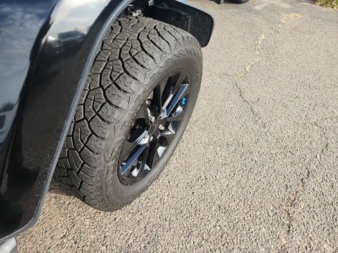 Used 2023 Jeep Wrangler Unlimited Sahara AWD/4WD image 16
